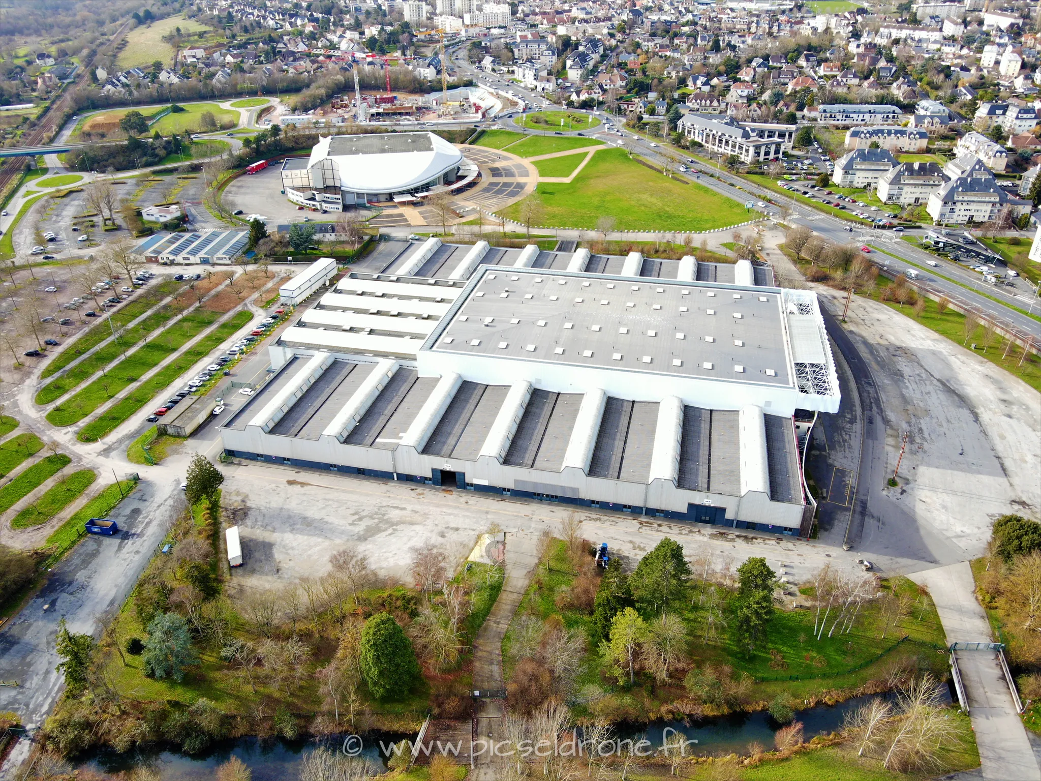 Prise de vue aérienne, photo aérienne du parc des expositions et du zénith de Caen, télépilote drone, pilote drone, PICSEL DRONE, CAEN