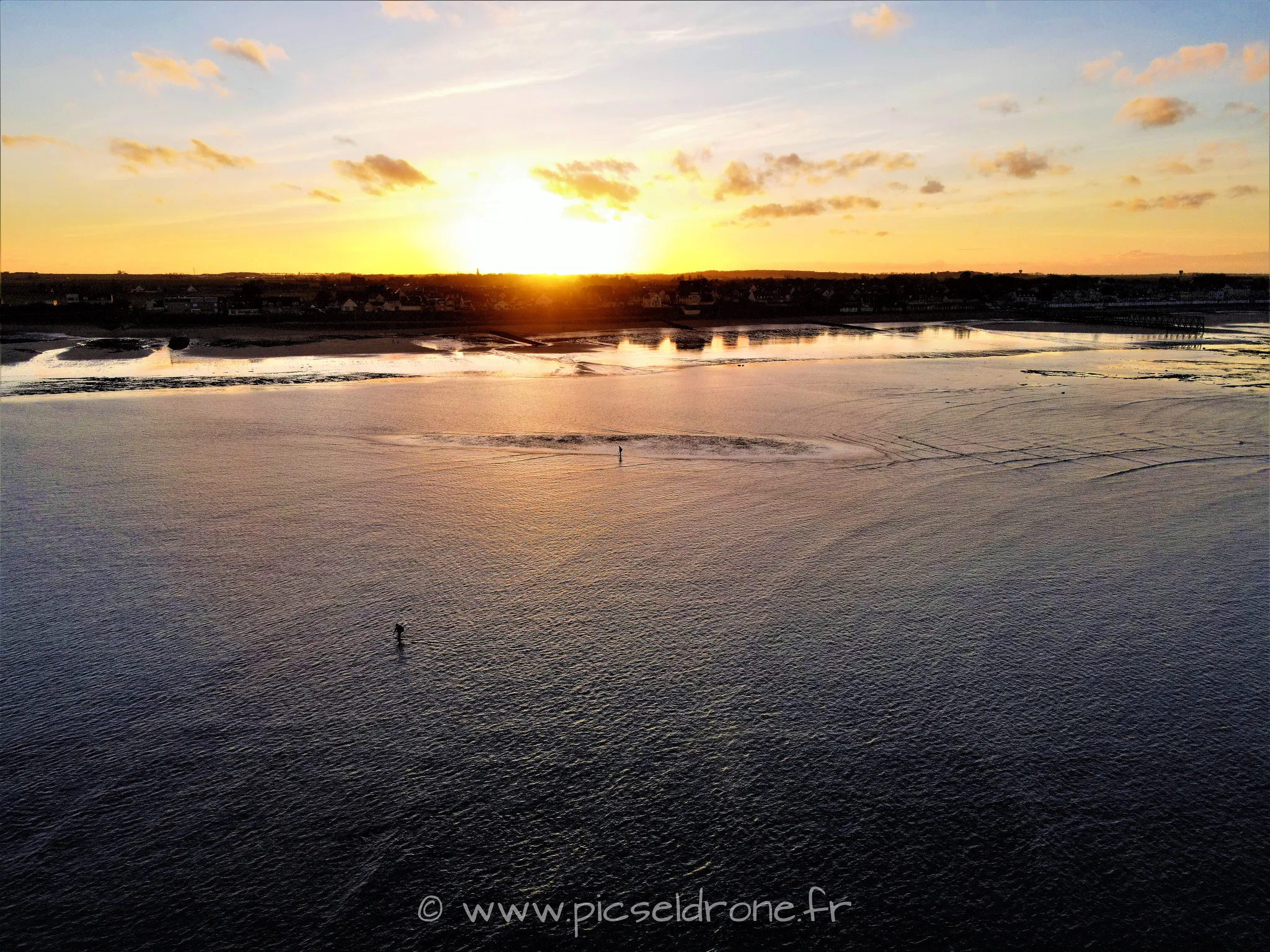 Prise de vue aérienne, photo aérienne d'un coucher de soleil, plage, télépilote drone, pilote drone, PICSEL DRONE, CAEN