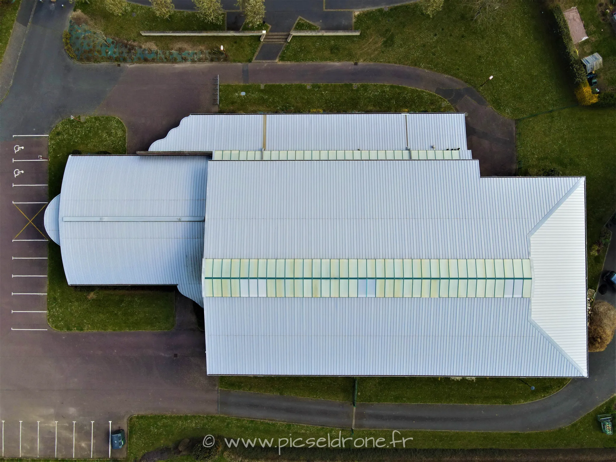 Orthophotographie, photo aérienne d'un gymnase, télépilote drone, pilote drone, PICSEL DRONE, CAEN