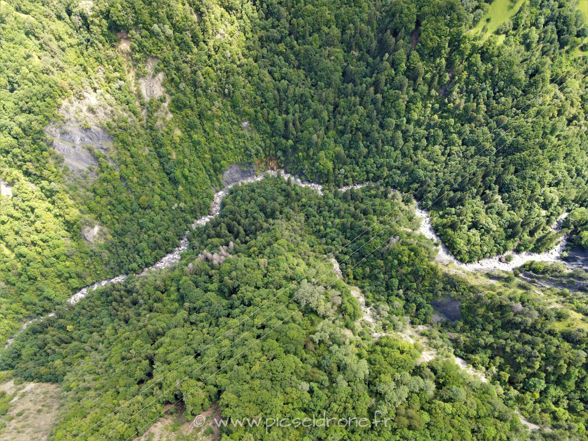 Prise de vues aérienne, photo aérienne de paysage, vallée, montagne, rivière, télépilote drone, pilote drone, PICSEL DRONE, CAEN