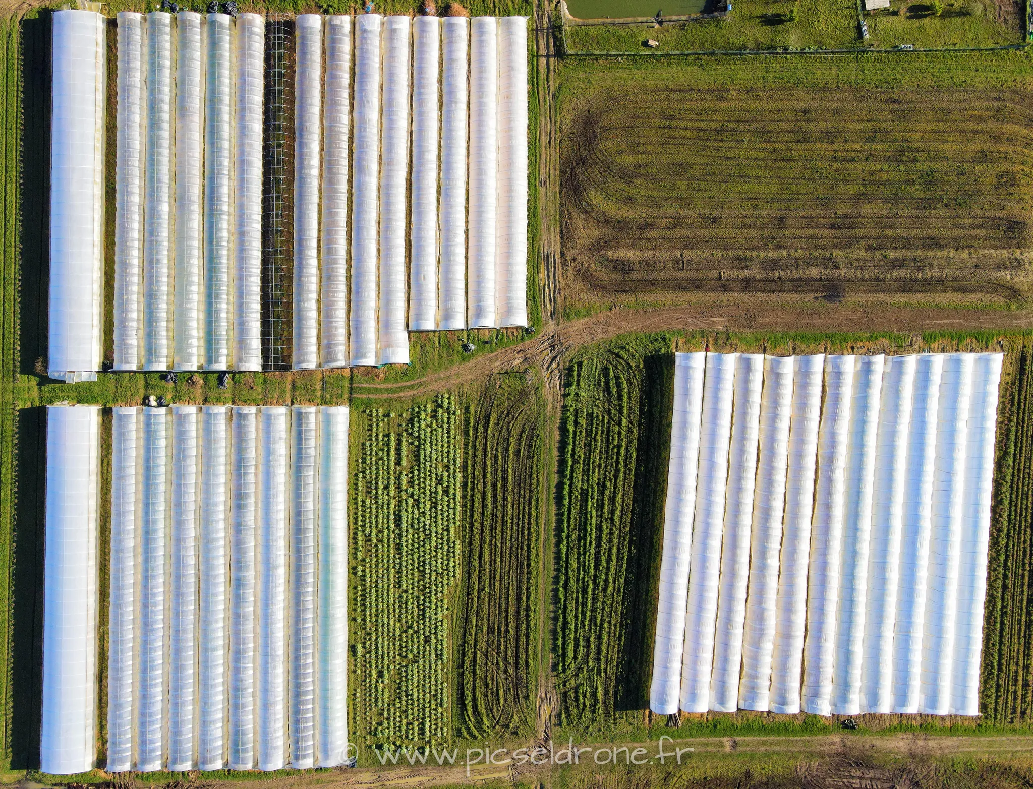 Prise de vue aérienne, photo aérienne de la cueillette du Grand Parc, télépilote drone, pilote drone, PICSEL DRONE, CAEN