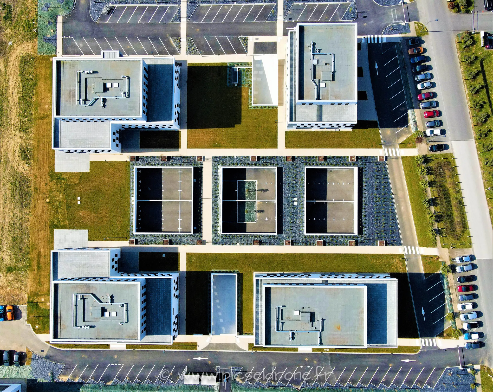 Prise de vue aérienne, photo aérienne d'immeubles de bureaux, télépilote drone, pilote drone, PICSEL DRONE, CAEN