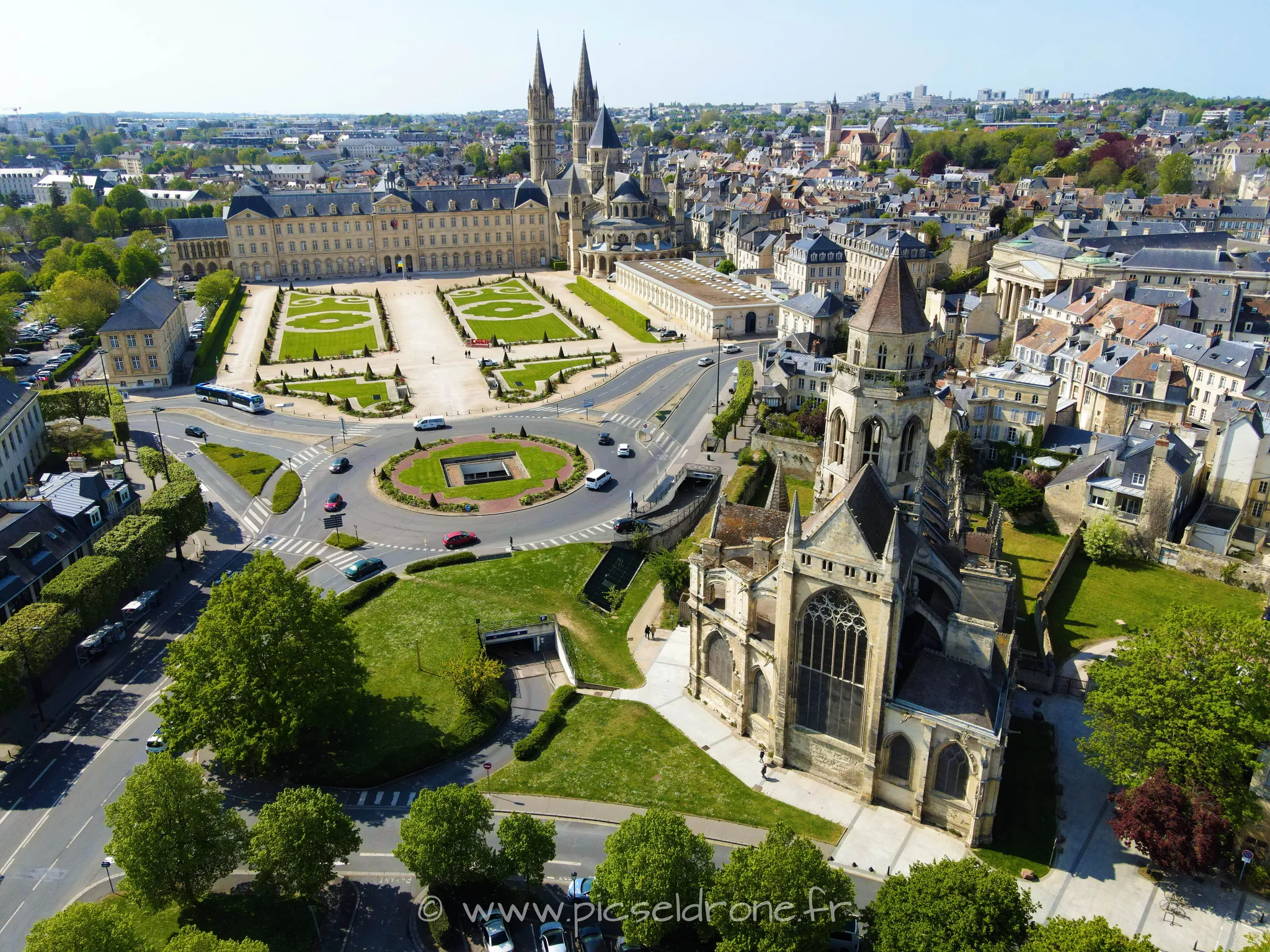 Prise de vue aérienne, photo aérienne de l'Église Saint-Étienne-le-Vieux, télépilote drone, pilote drone, PICSEL DRONE, CAEN