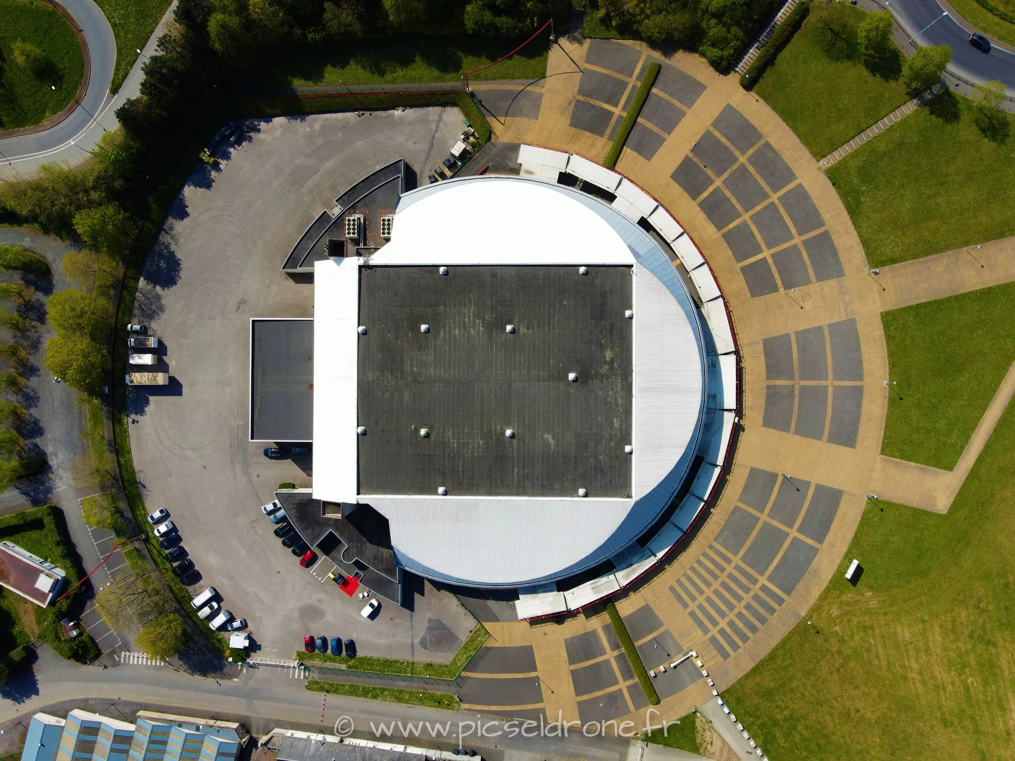 Prise de vue aérienne, photo aérienne du Zénith de Caen, télépilote drone, pilote drone, PICSEL DRONE, CAEN