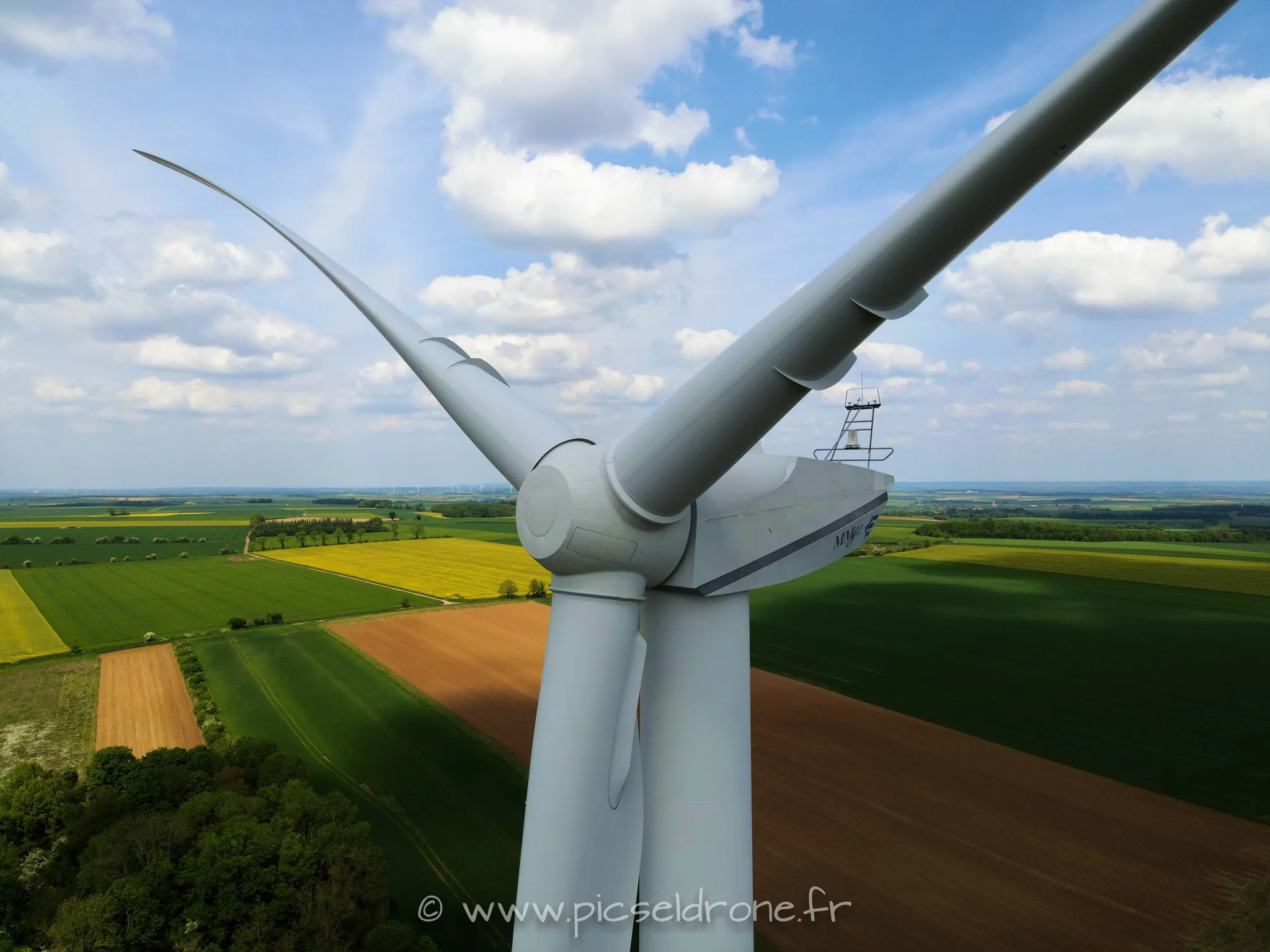 Prise de vue aérienne, photo aérienne, inspection technique d'éoliennes, télépilote drone, pilote drone, PICSEL DRONE, CAEN