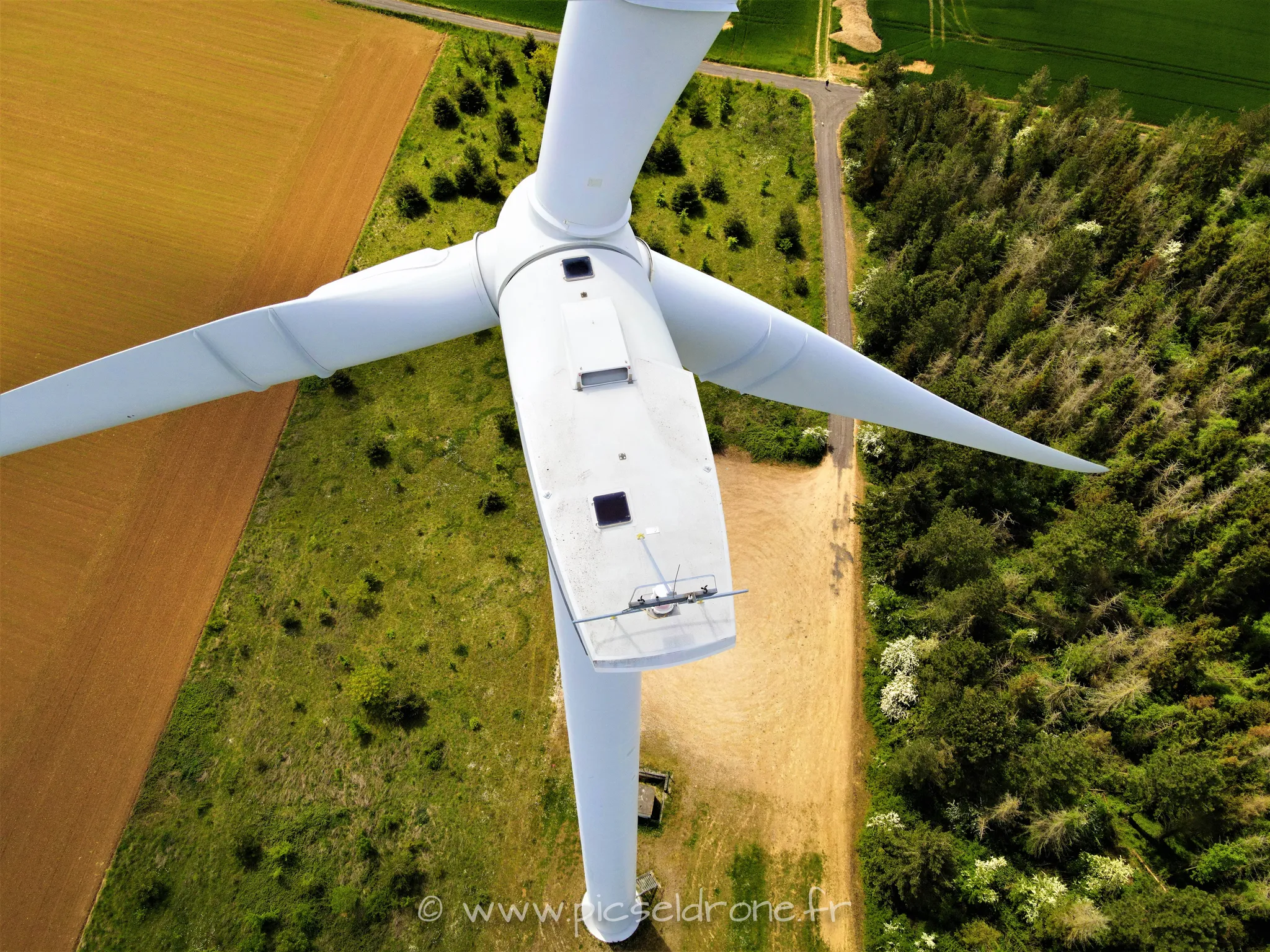 Prise de vue aérienne, photo aérienne, inspection technique d'éoliennes, télépilote drone, pilote drone, PICSEL DRONE, CAEN