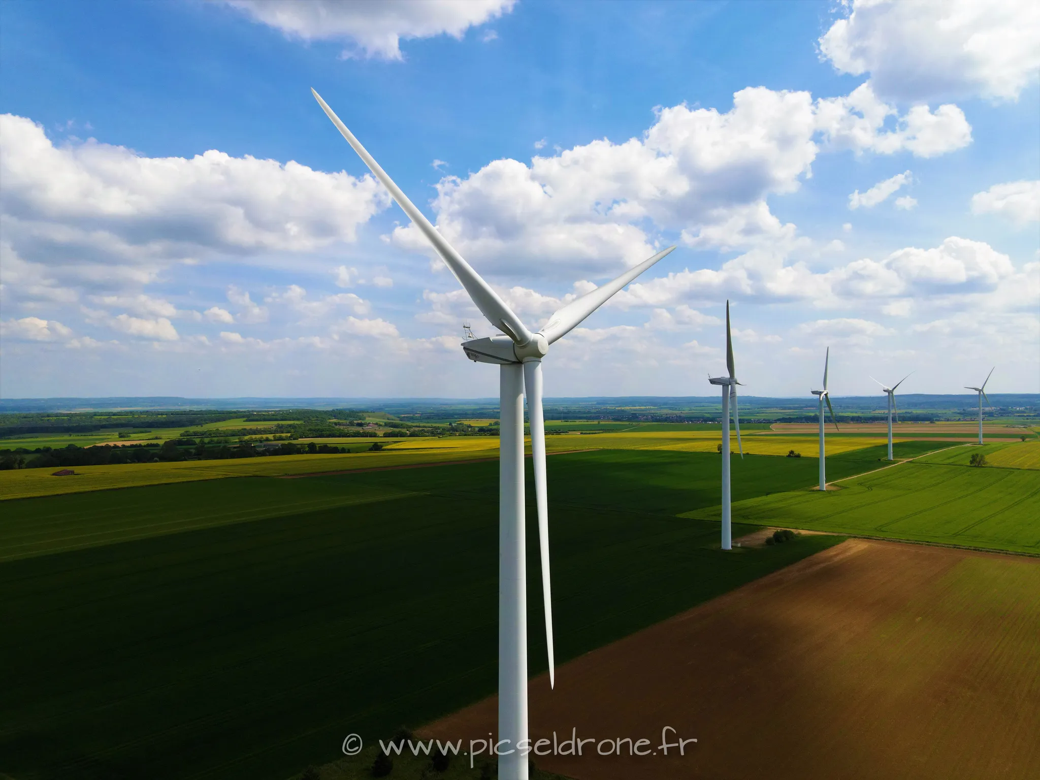 Prise de vue aérienne, photo aérienne, inspection technique d'éoliennes, télépilote drone, pilote drone, PICSEL DRONE, CAEN
