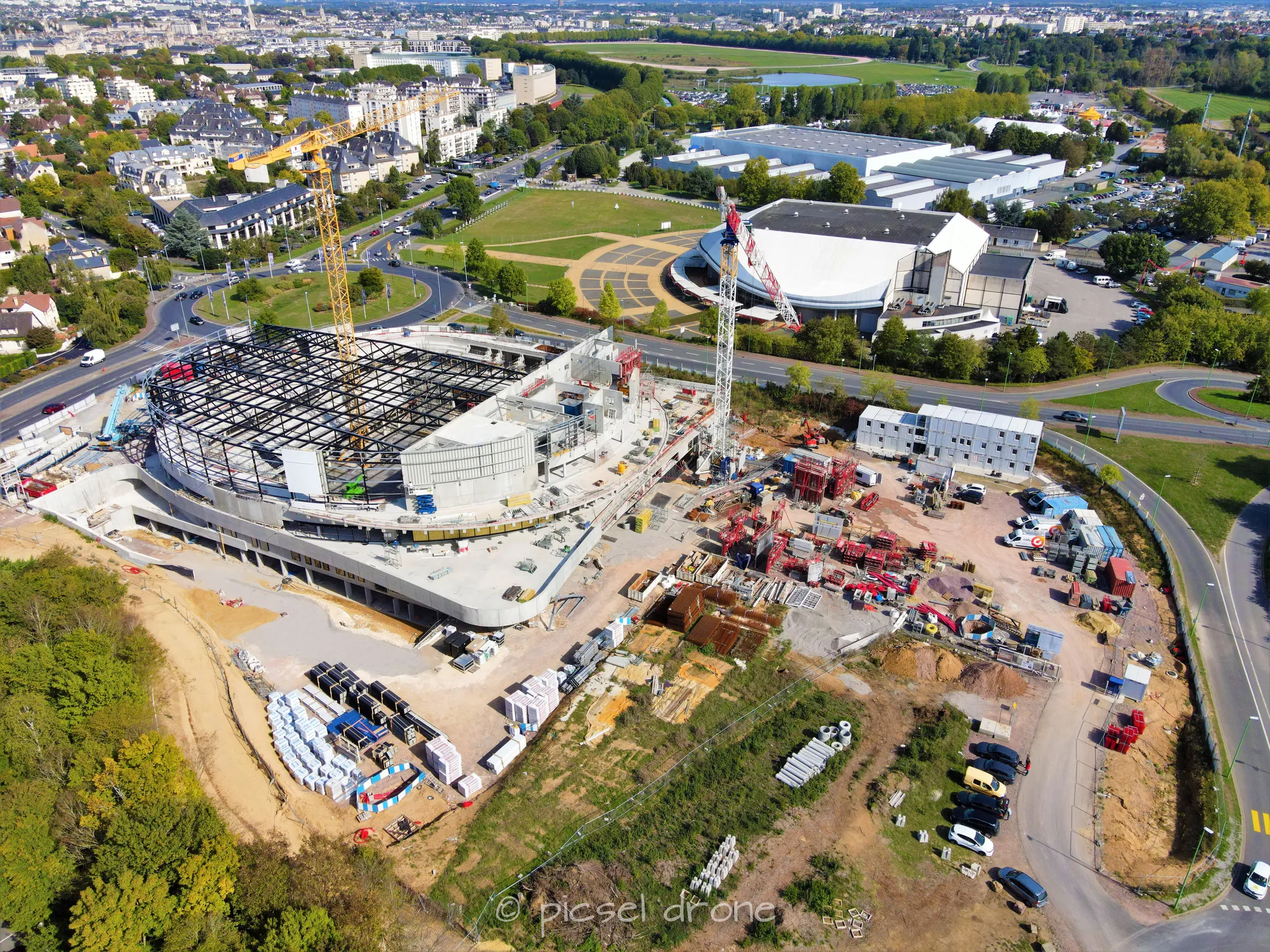 Prise de vue aérienne, photo aérienne de chantier CAEN LA MER, nouveau Palais des Sport, télépilote drone, pilote drone, PICSEL DRONE, CAEN