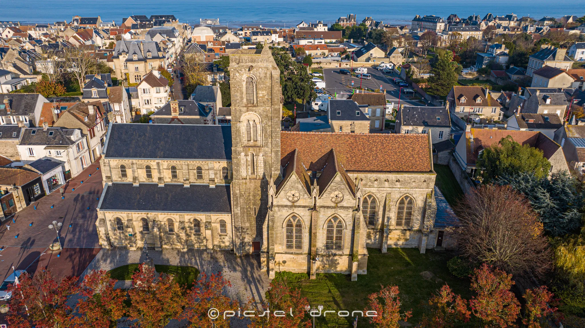LIONSURMER, ÉGLISE